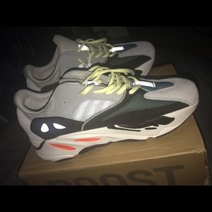 yeezy 700 size 12